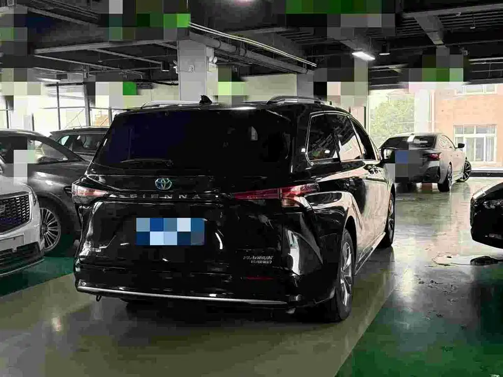Toyota Sienna — фото 2
