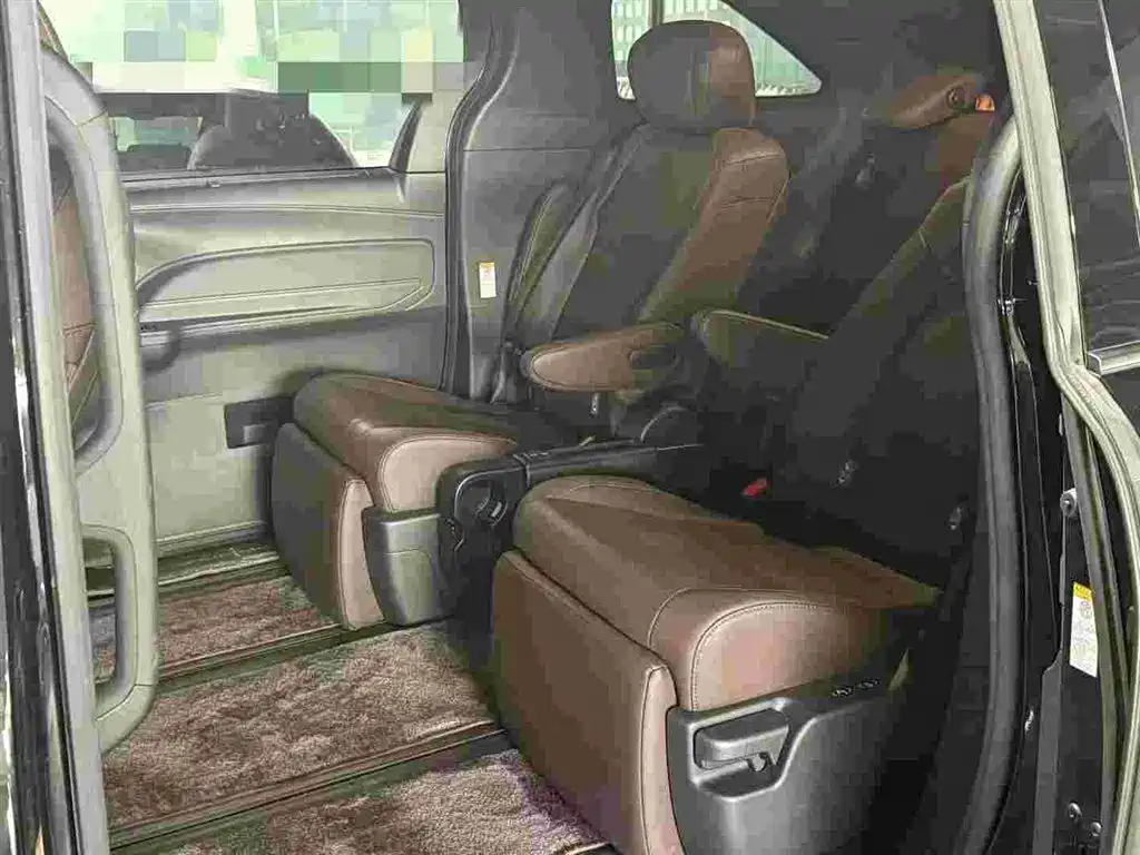 Toyota Sienna — фото 6