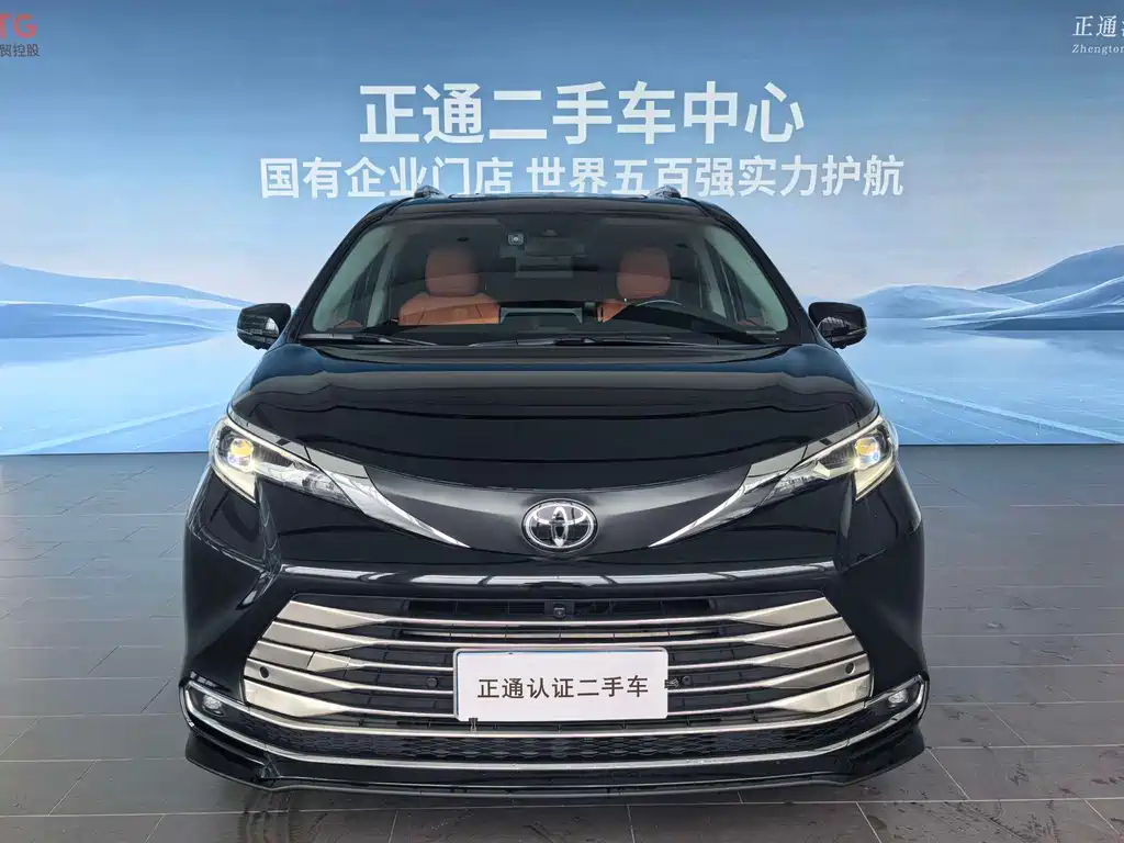 Toyota Sienna — фото 2