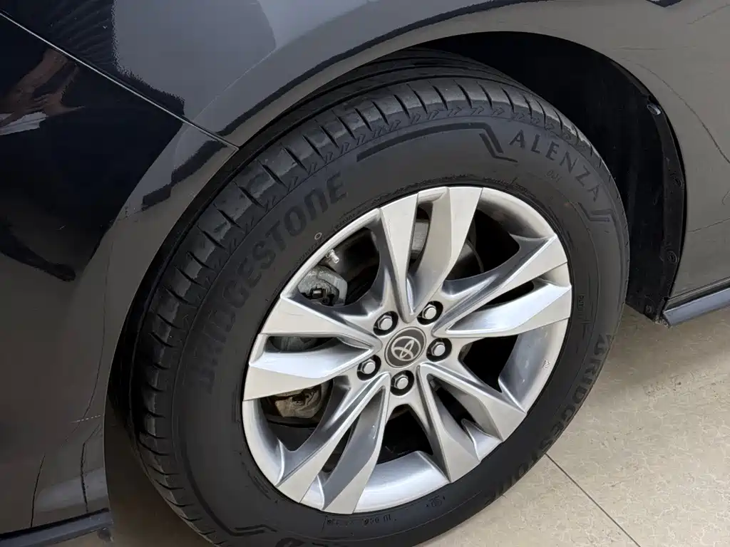 Toyota Sienna — фото 8