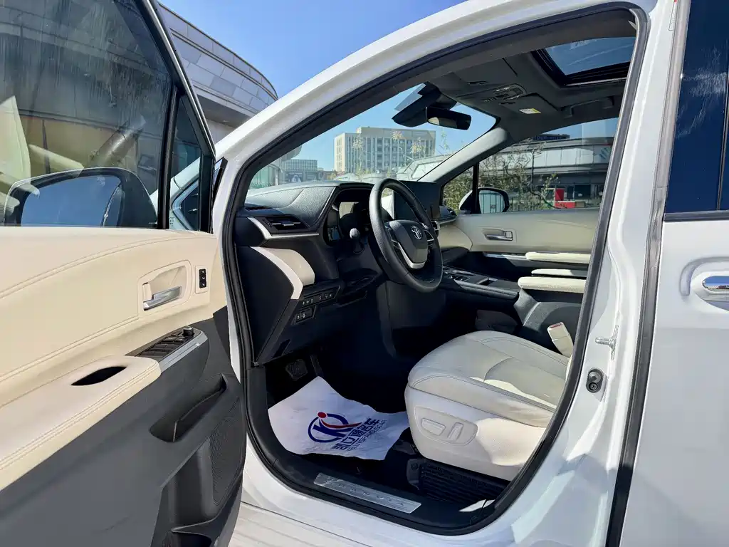 Toyota Granvia — фото 7