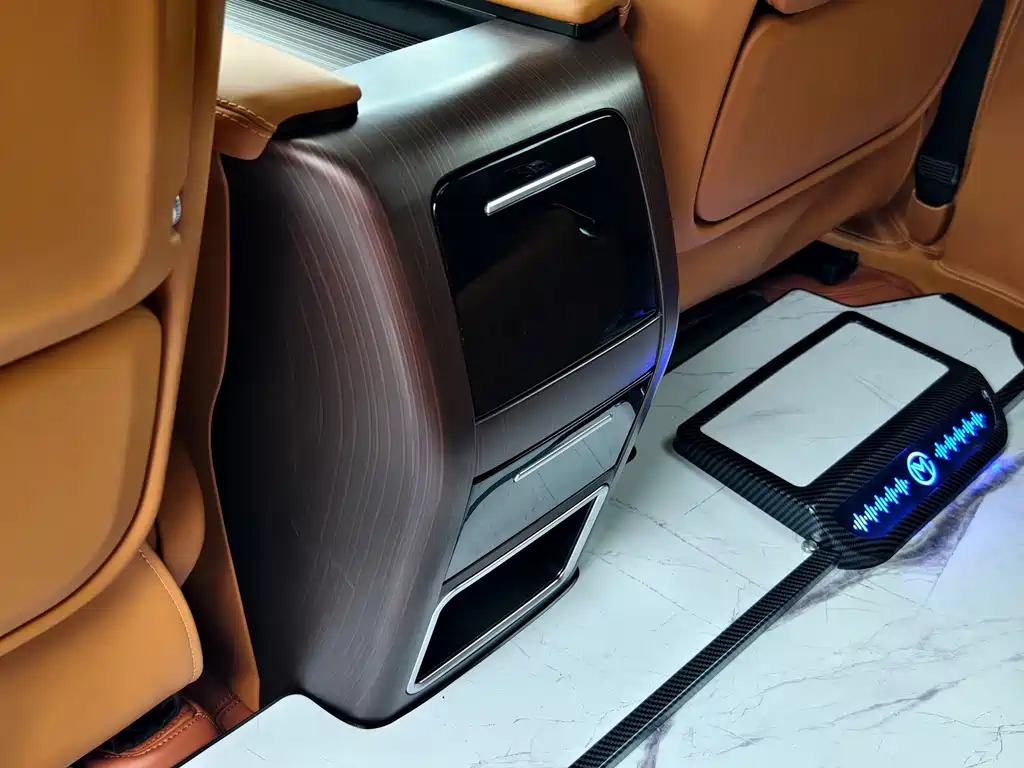 Toyota Granvia — фото 18