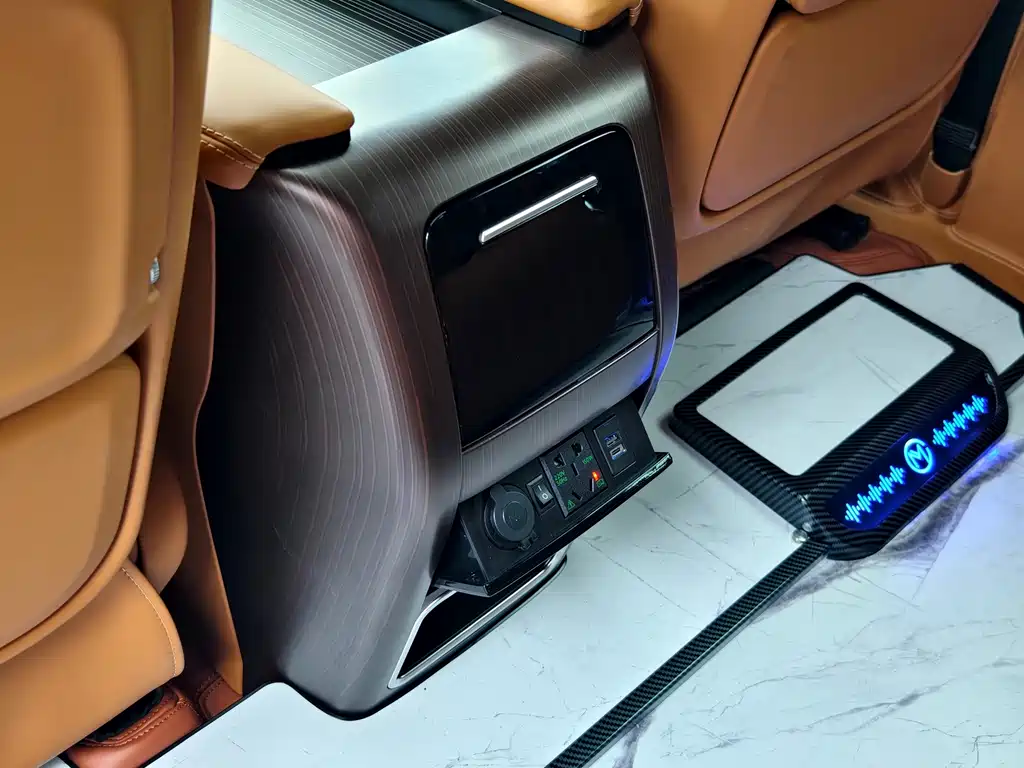 Toyota Granvia — фото 20
