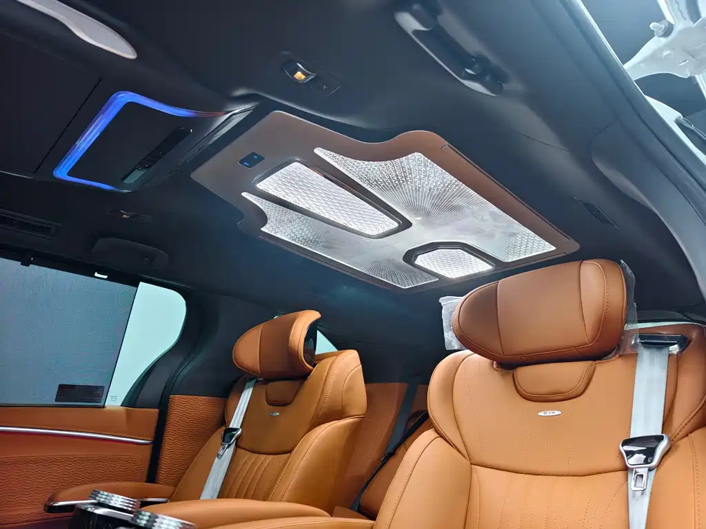 Toyota Granvia — фото 25