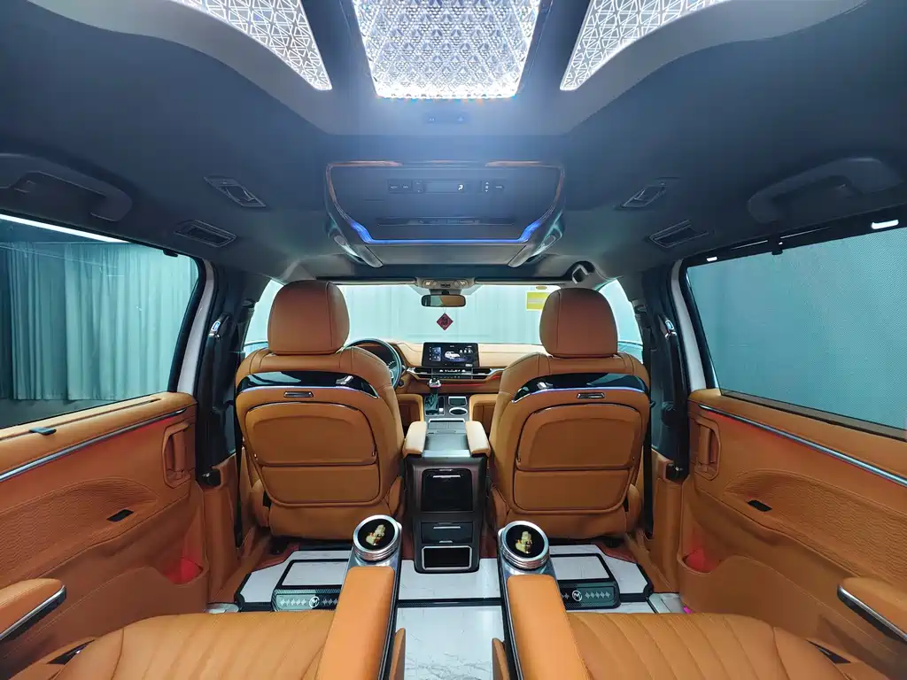 Toyota Granvia — фото 27