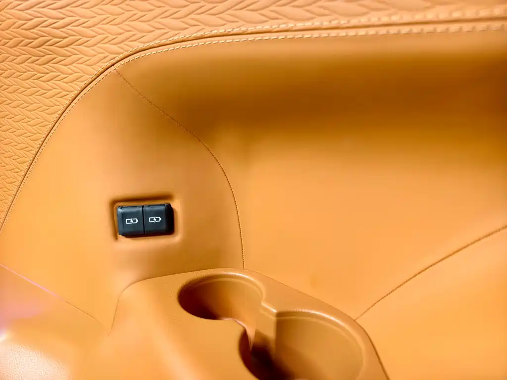 Toyota Granvia — фото 30
