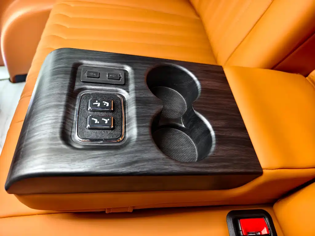 Toyota Granvia — фото 31