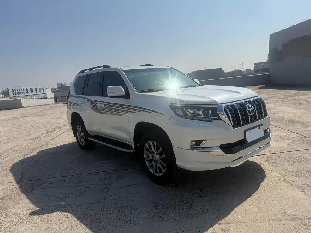 Toyota Prado — фото 3