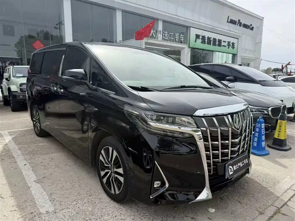 Toyota Alphard — фото 3