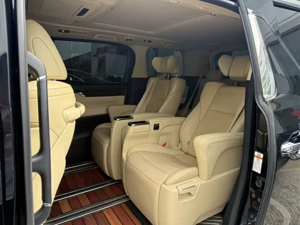 Toyota Alphard — фото 6