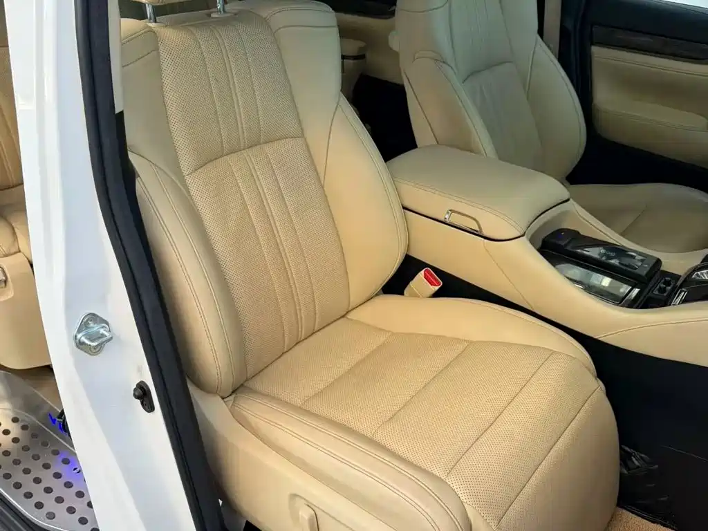 Toyota Vellfire — фото 6
