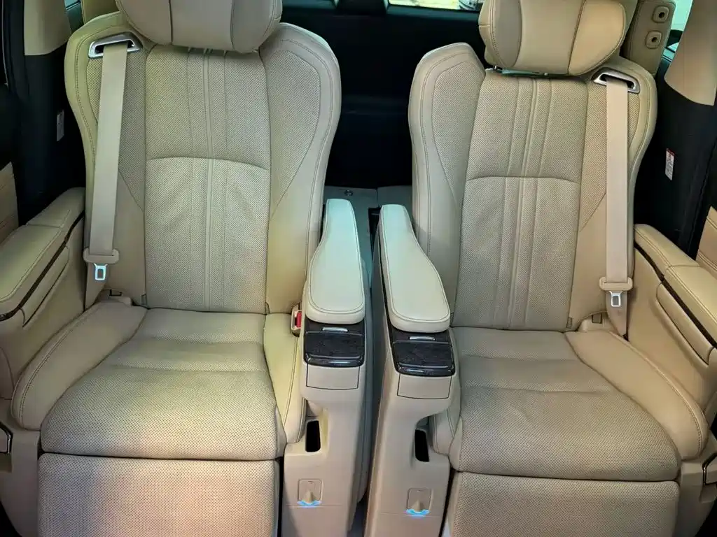 Toyota Vellfire — фото 7
