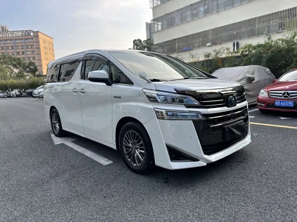 Toyota Vellfire — фото 3