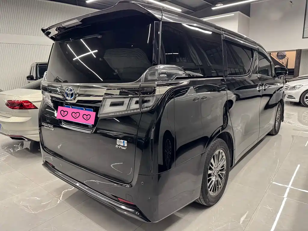 Toyota Vellfire — фото 3