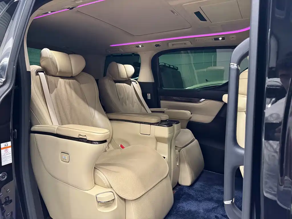 Toyota Vellfire — фото 6