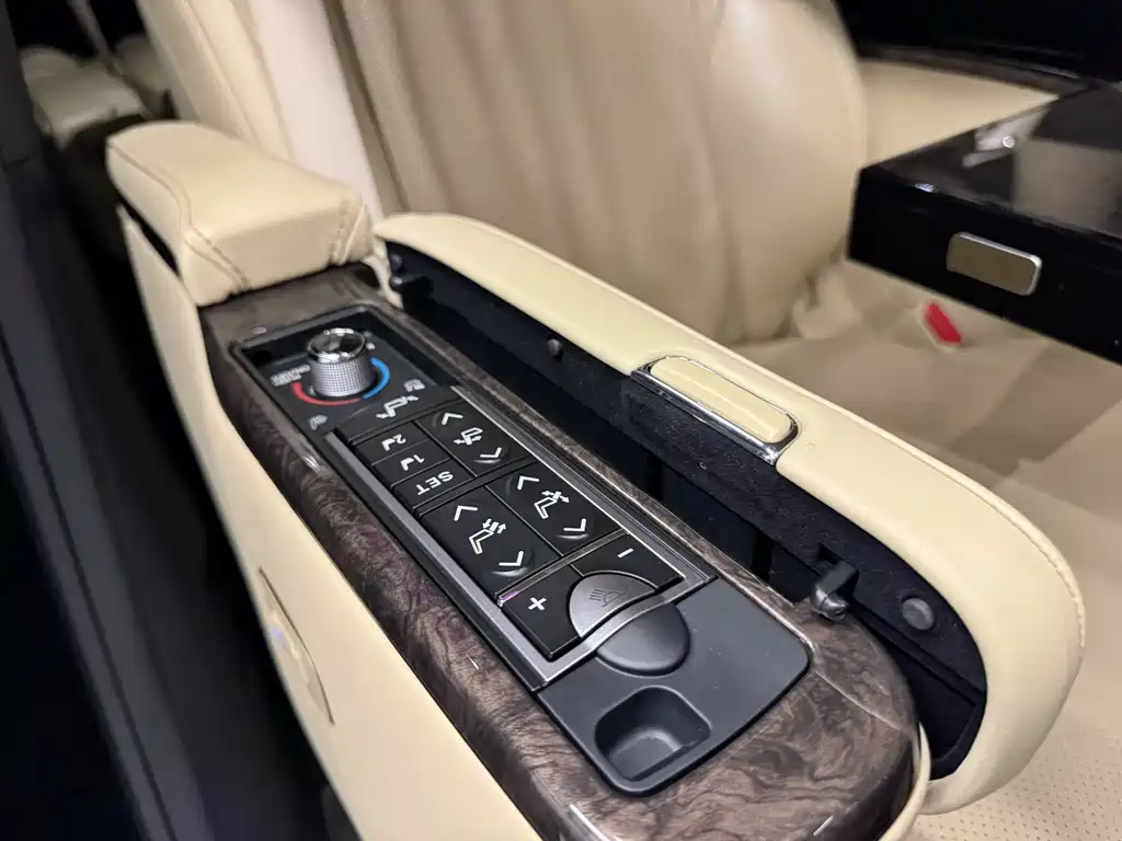 Toyota Vellfire — фото 8