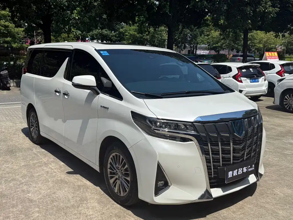 Toyota Alphard — фото 3