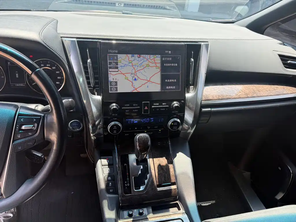 Toyota Alphard — фото 6