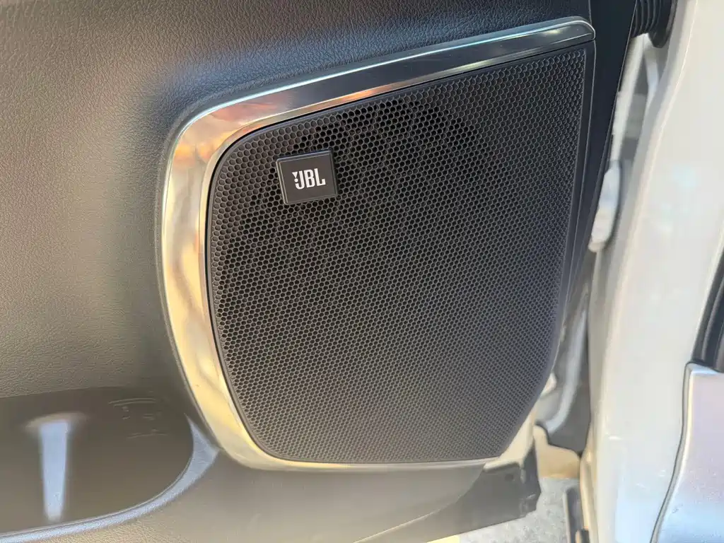 Toyota Alphard — фото 8