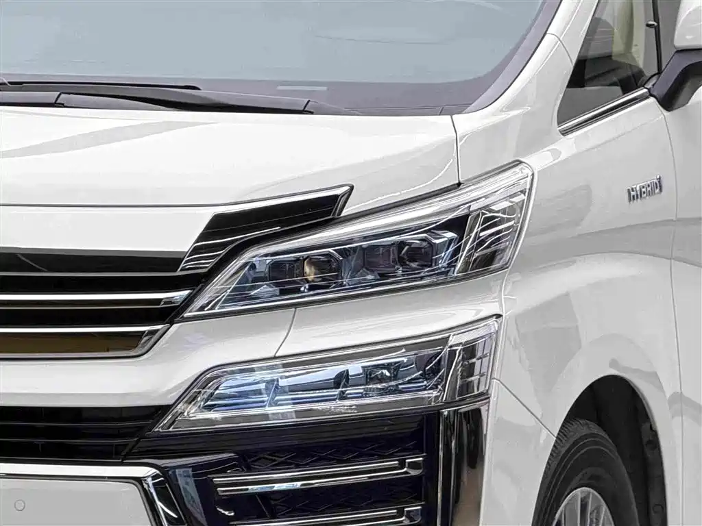 Toyota Vellfire — фото 3
