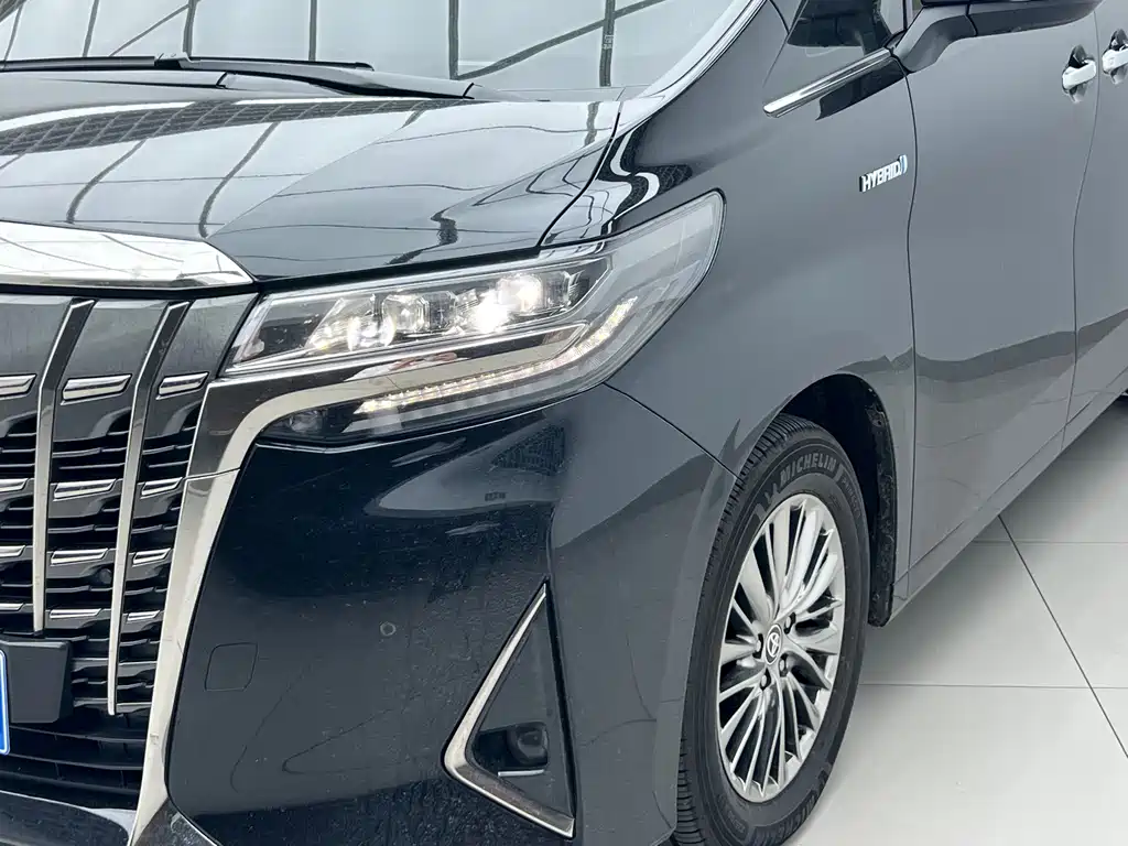 Toyota Alphard — фото 3