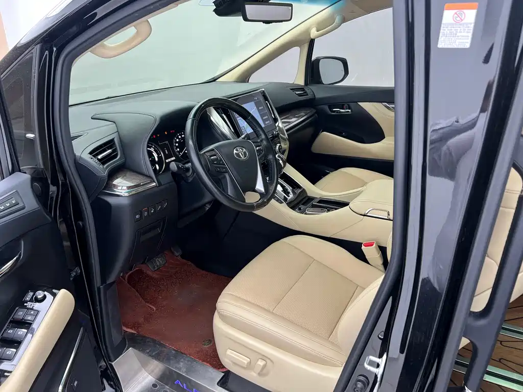 Toyota Alphard — фото 4