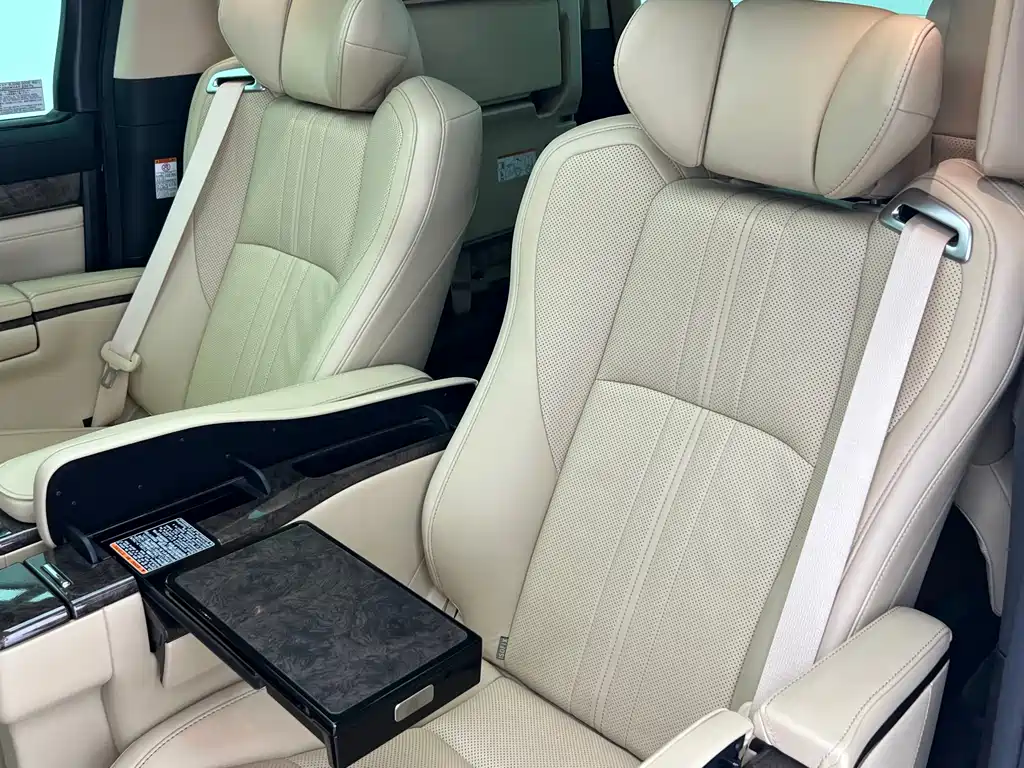 Toyota Alphard — фото 9
