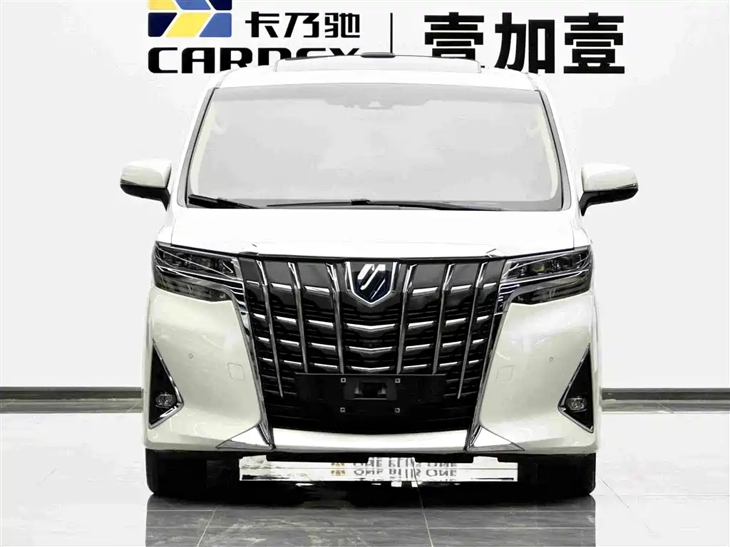 Toyota Alphard — фото 2