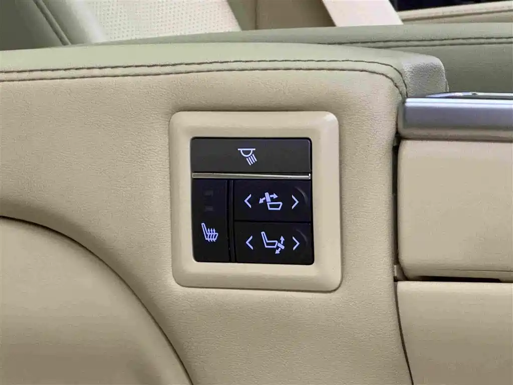 Toyota Alphard — фото 11