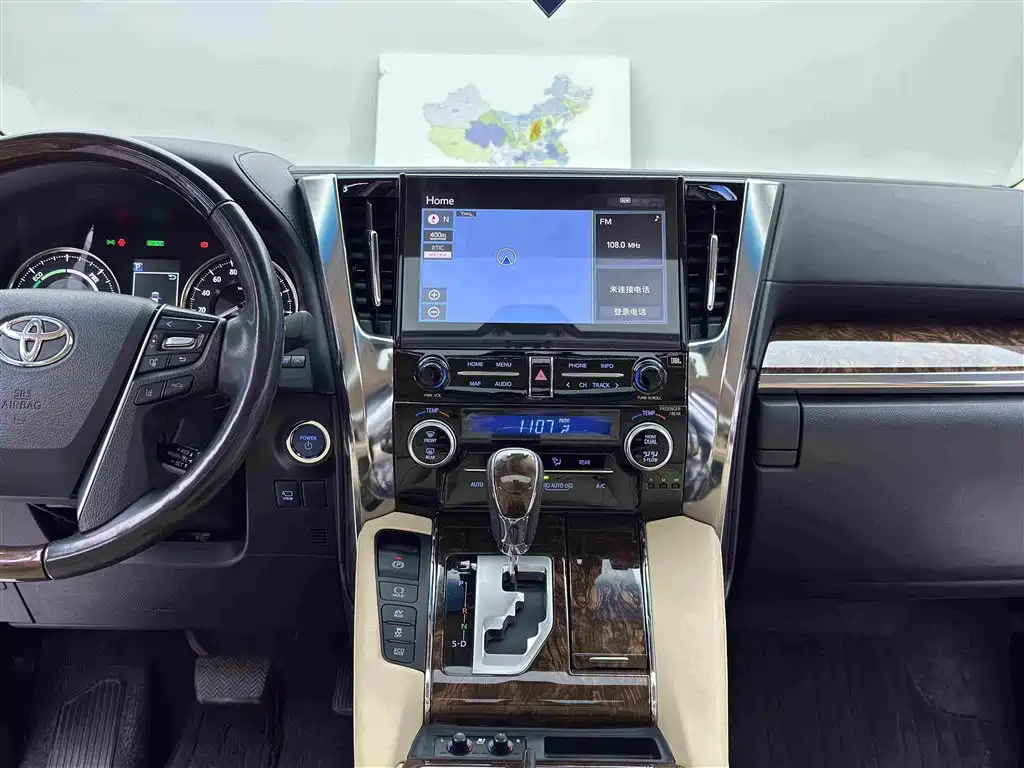 Toyota Alphard — фото 13