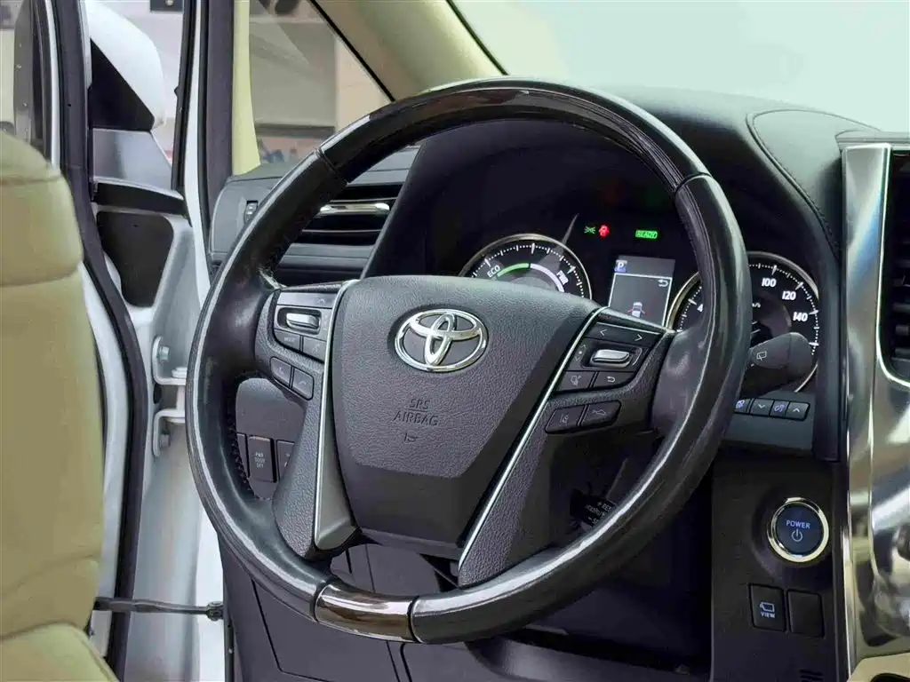 Toyota Alphard — фото 14