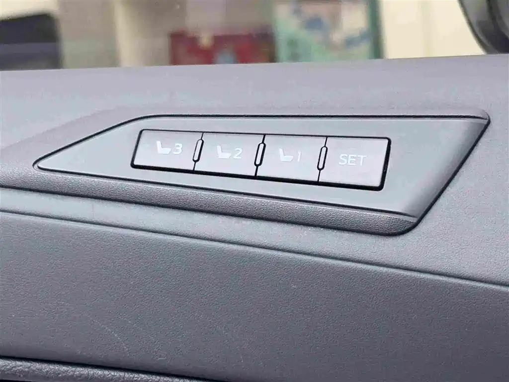 Toyota Alphard — фото 15