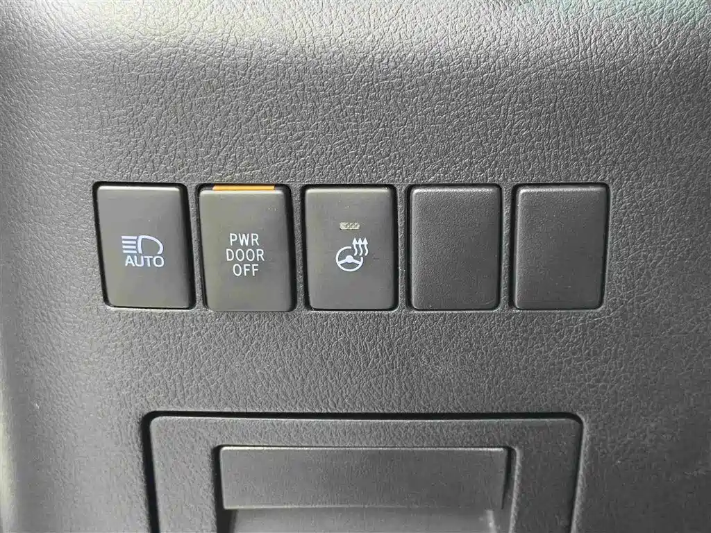 Toyota Alphard — фото 17