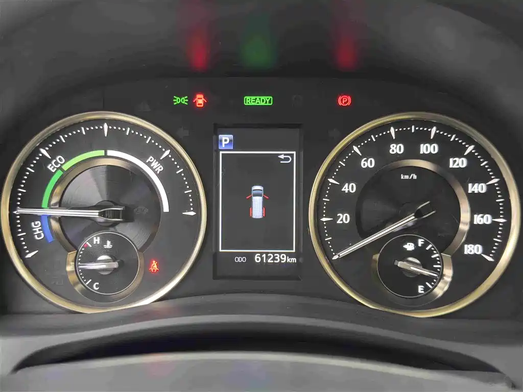 Toyota Alphard — фото 18