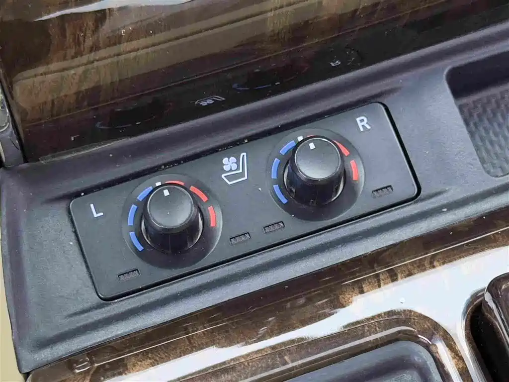 Toyota Alphard — фото 19