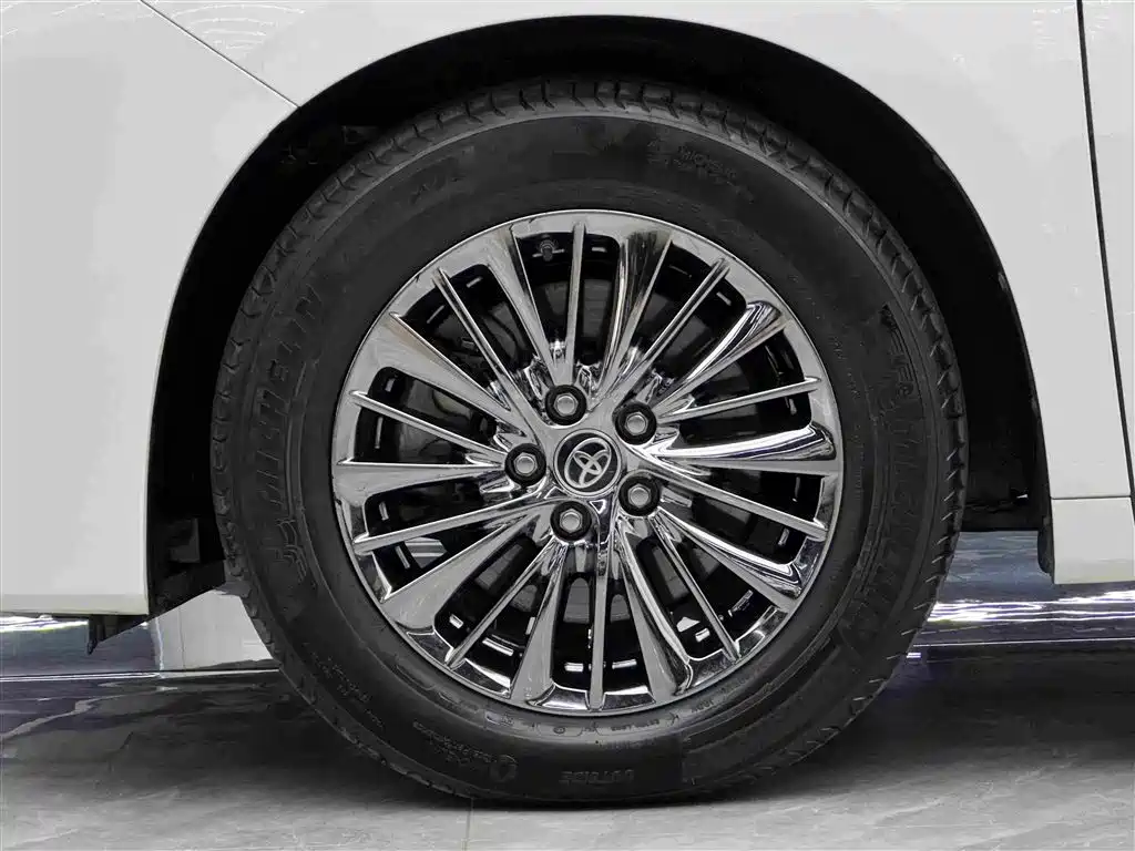 Toyota Alphard — фото 4