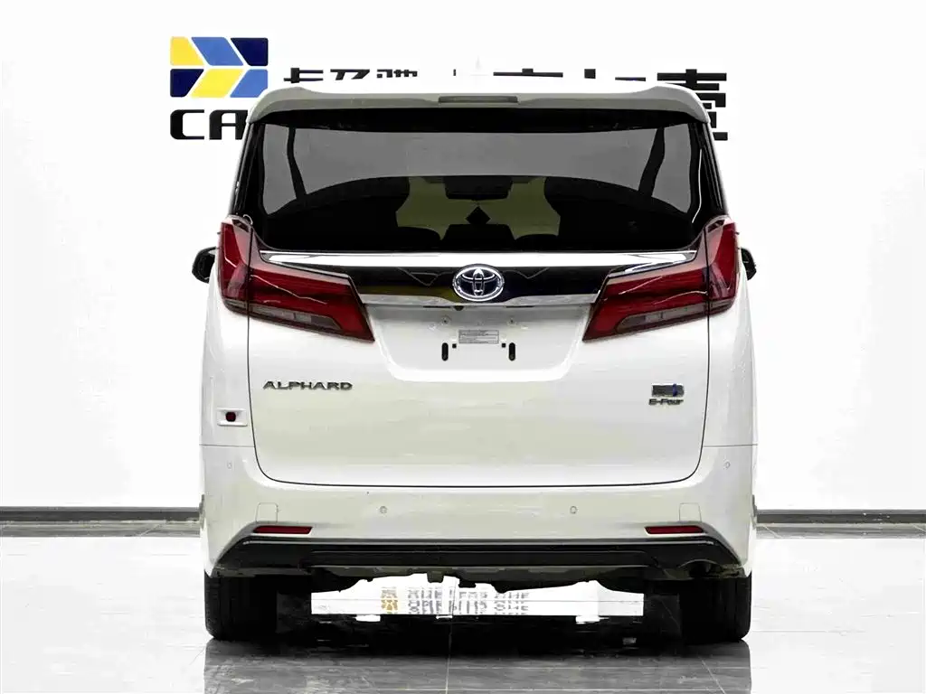 Toyota Alphard — фото 5