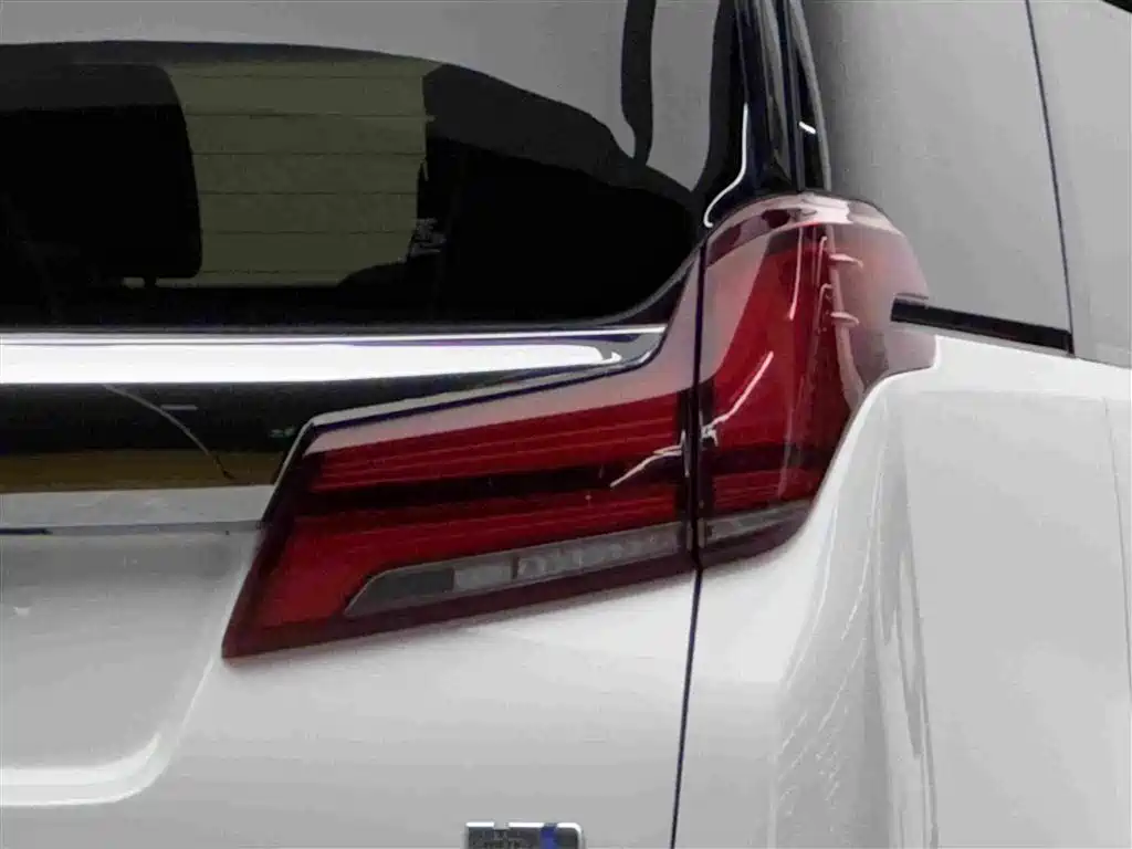 Toyota Alphard — фото 6