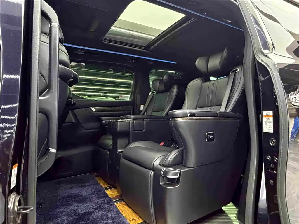 Toyota Vellfire — фото 11