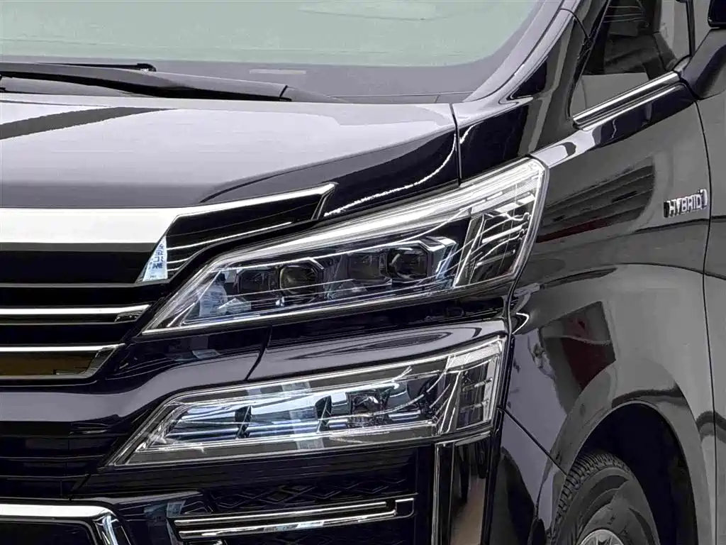 Toyota Vellfire — фото 3