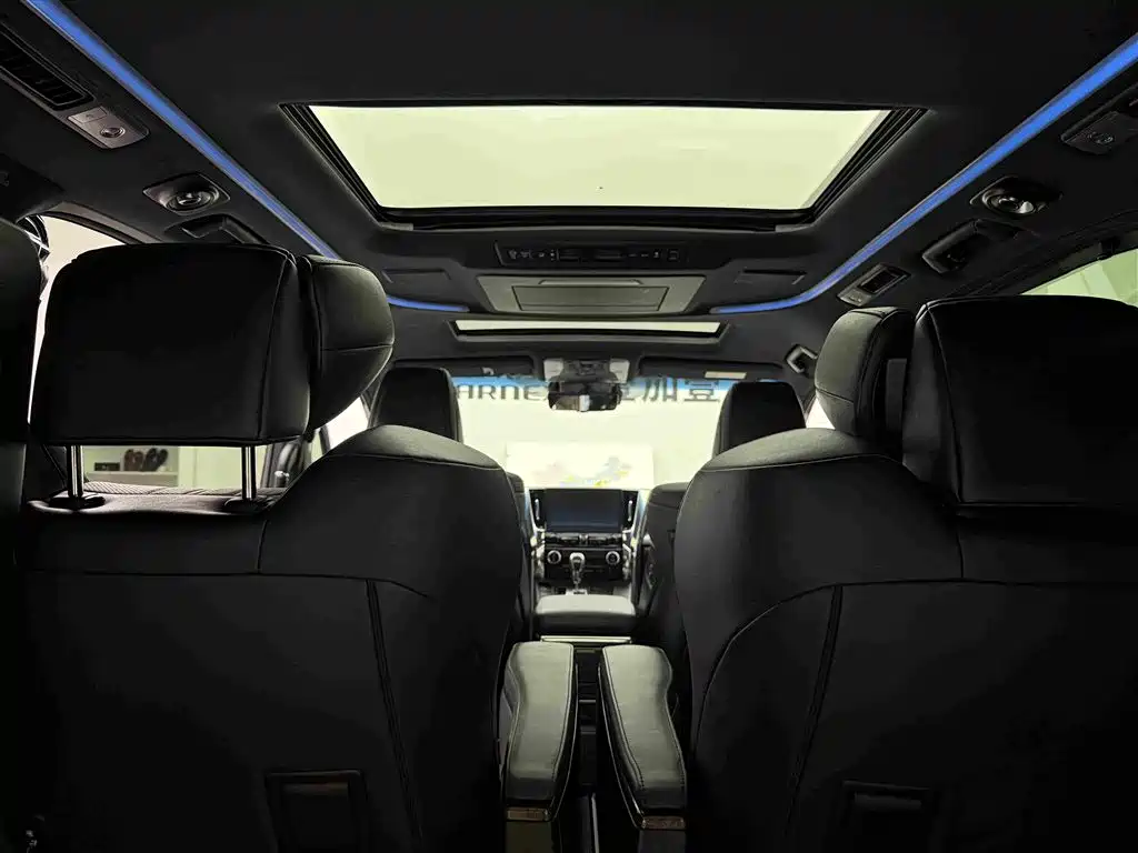 Toyota Vellfire — фото 7