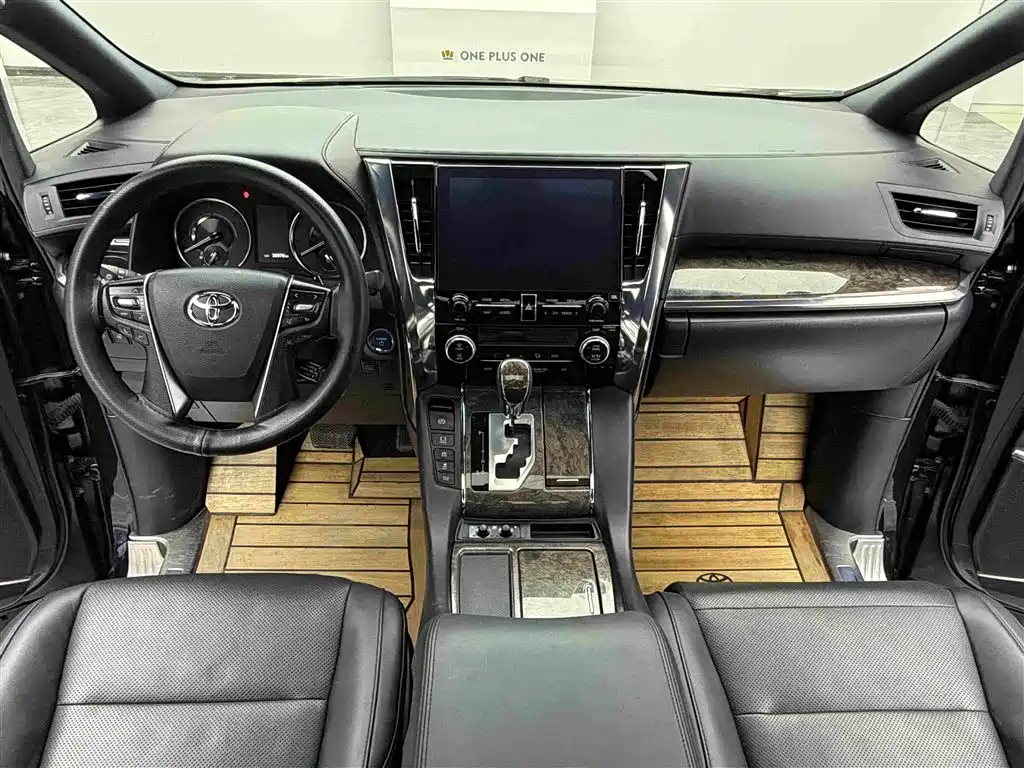 Toyota Vellfire — фото 8