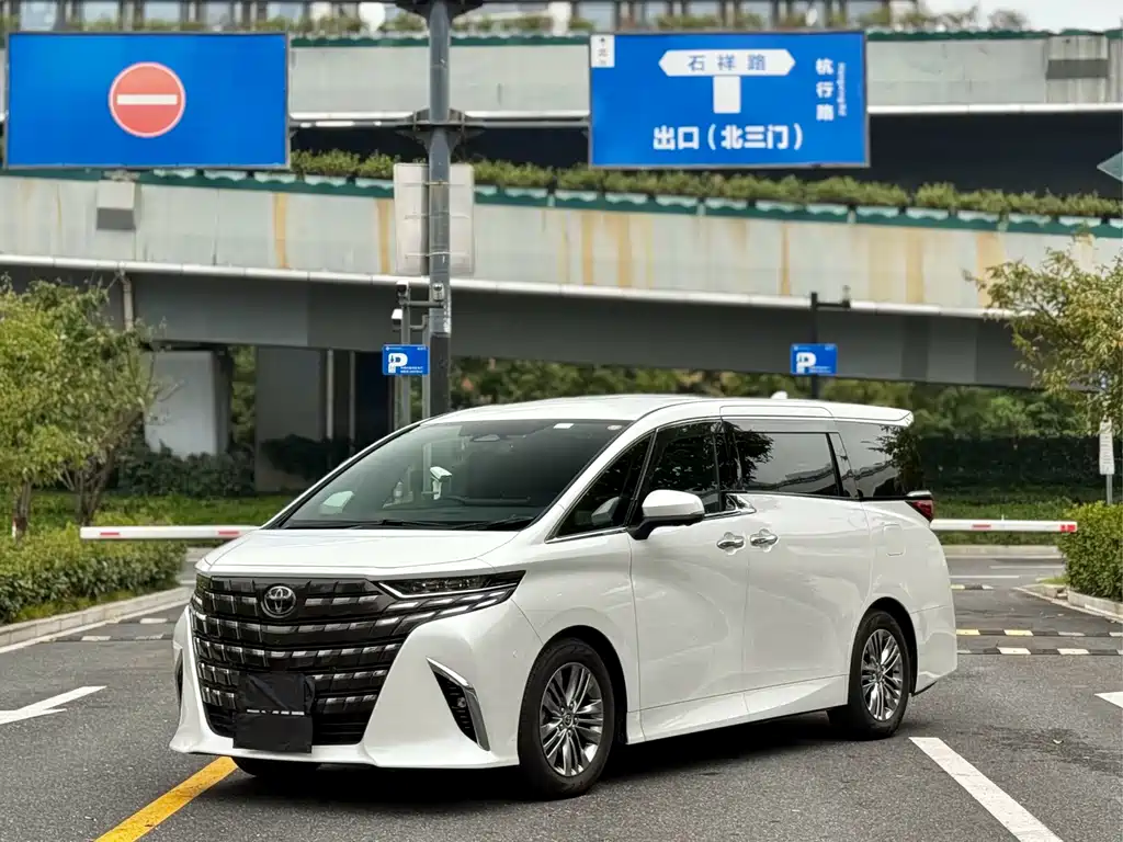 Toyota Alphard — фото 3