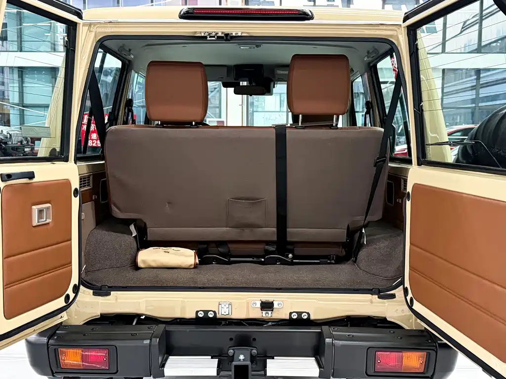 Toyota Land Cruiser — фото 11