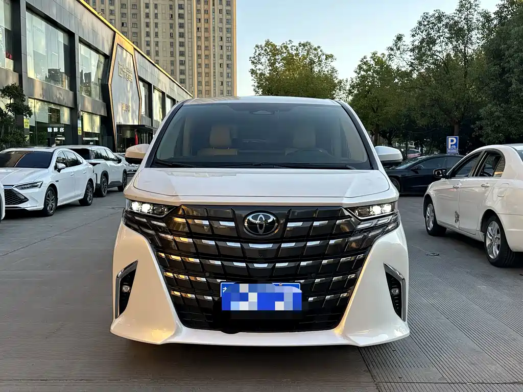 Toyota Alphard — фото 2