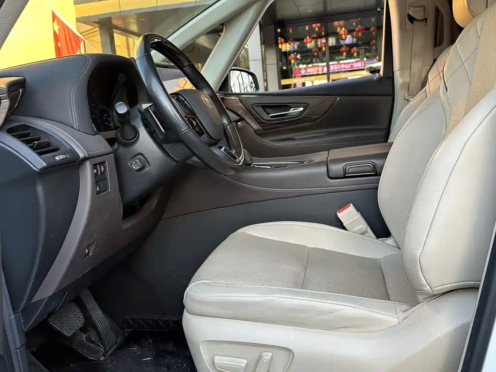 Toyota Alphard — фото 3