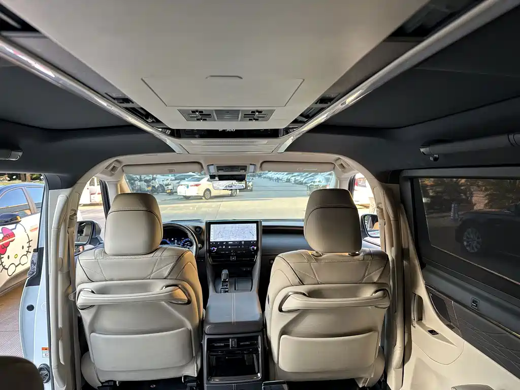 Toyota Alphard — фото 5