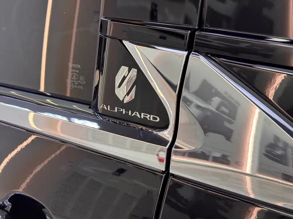 Toyota Alphard — фото 13