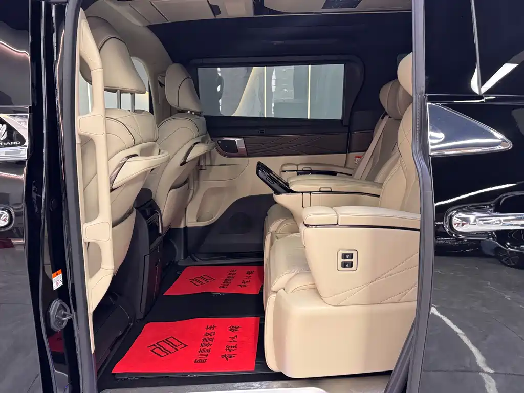 Toyota Alphard — фото 18