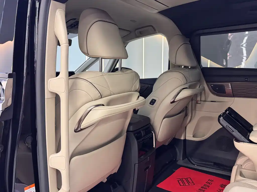 Toyota Alphard — фото 19